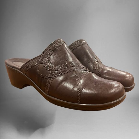Clarks Brown Leather Slip On Clogs Size 8M Workwear - Picture 1 of 9
